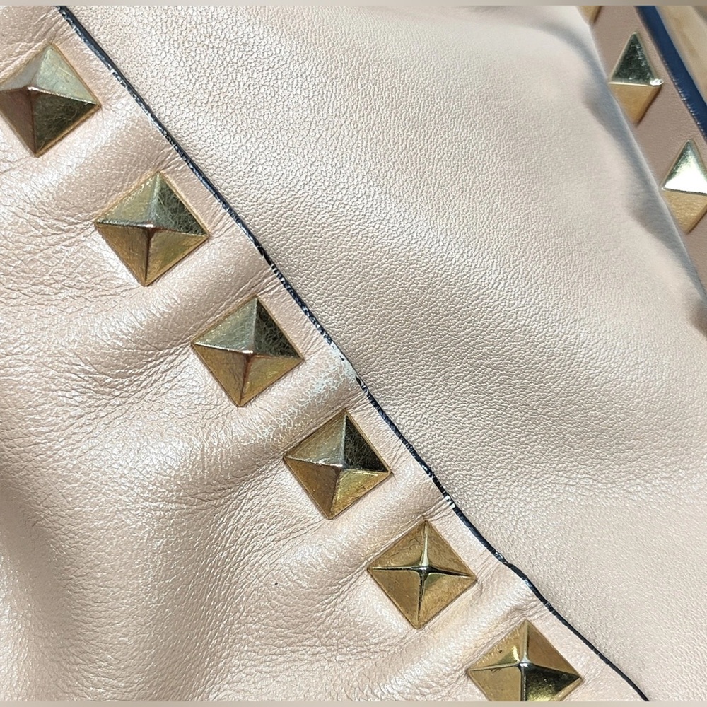 Valentino Garavani Rockstud Leather 2 Way Bag 🤩❤️ - Picture 13 of 13